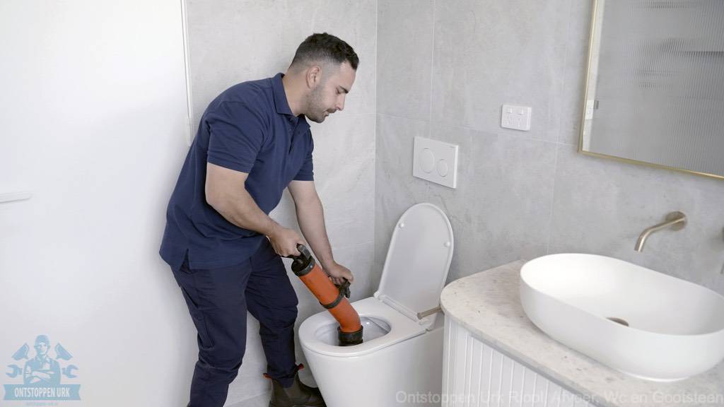 toilet ontstoppen urk